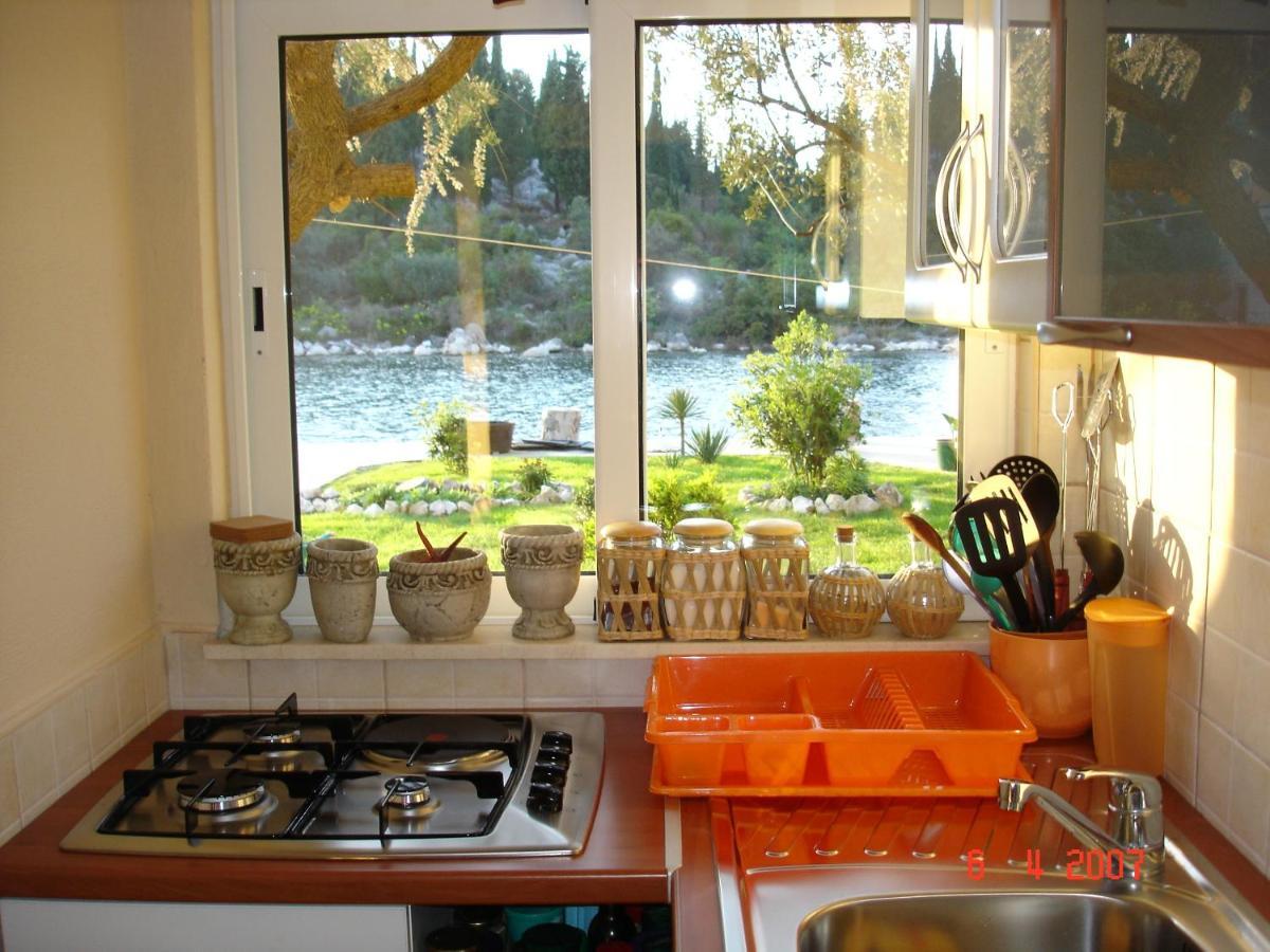Apartments By The Sea Blace, Neretva Delta - Usce Neretve - 16068 Extérieur photo
